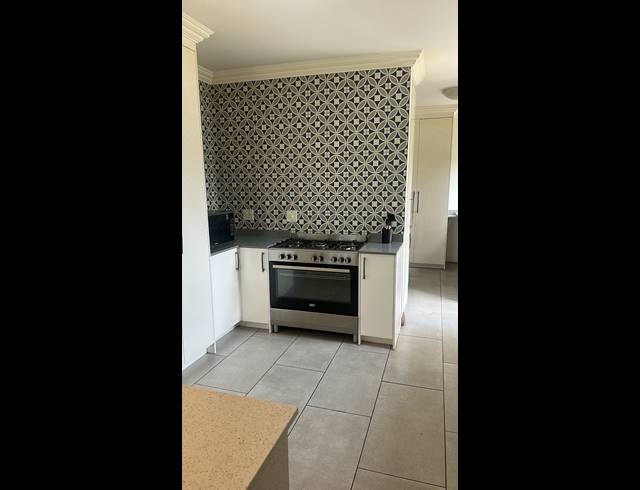 3 BEDROOM FREEHOLD FOR SALE IN LIBRADENE